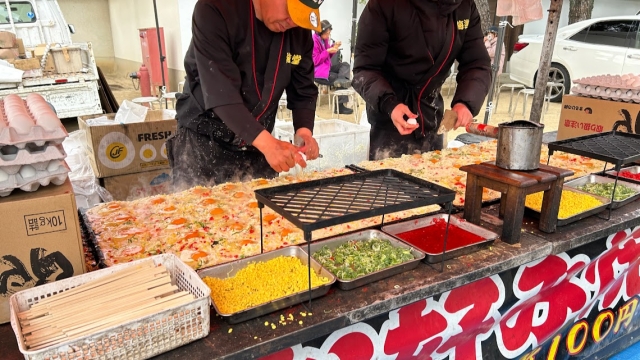 名物の100円お好み焼き